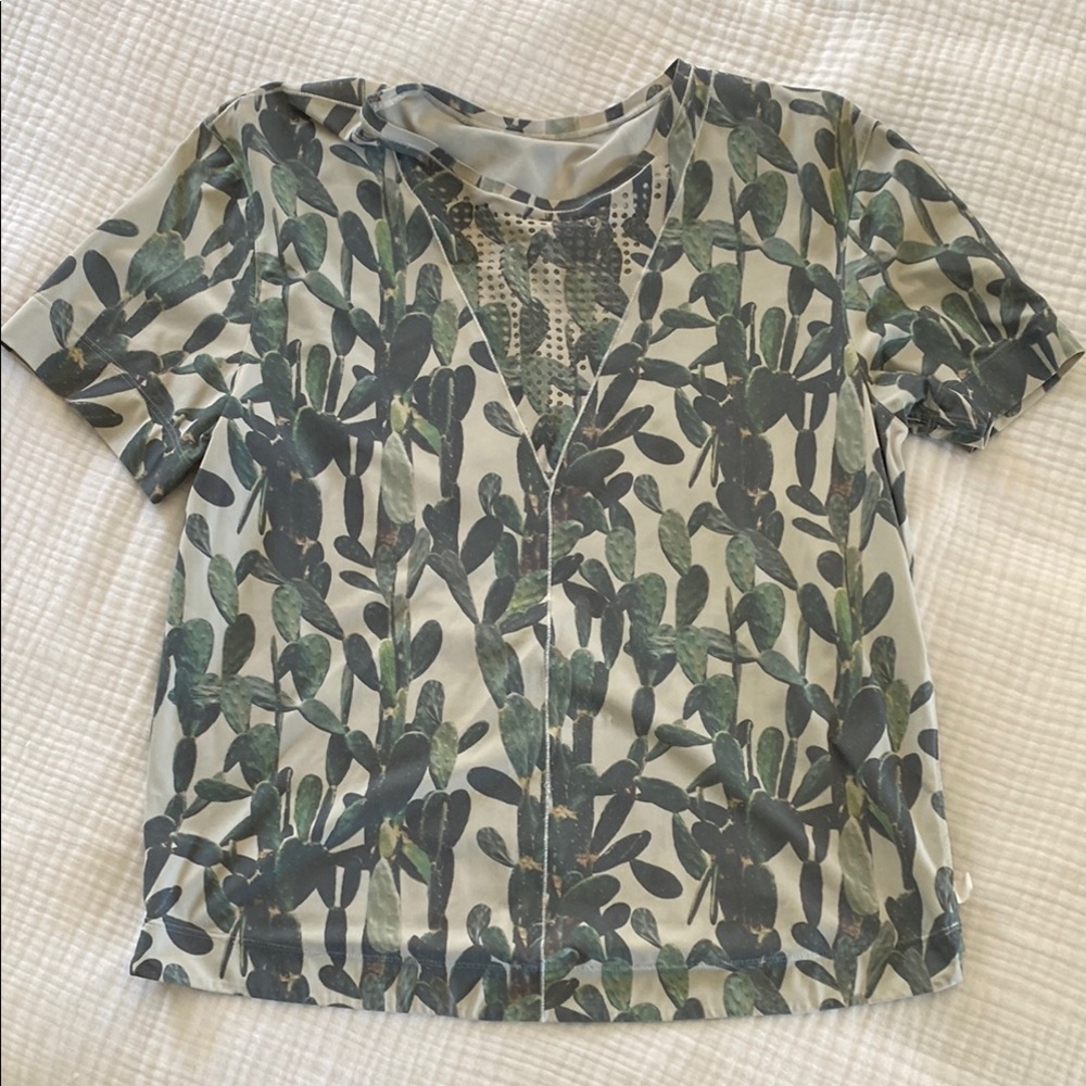 Lululemon Cactus print shirt tee size 4